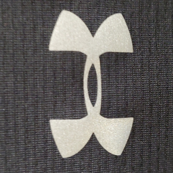 Under Armour Shirt - Picture 3 of 6